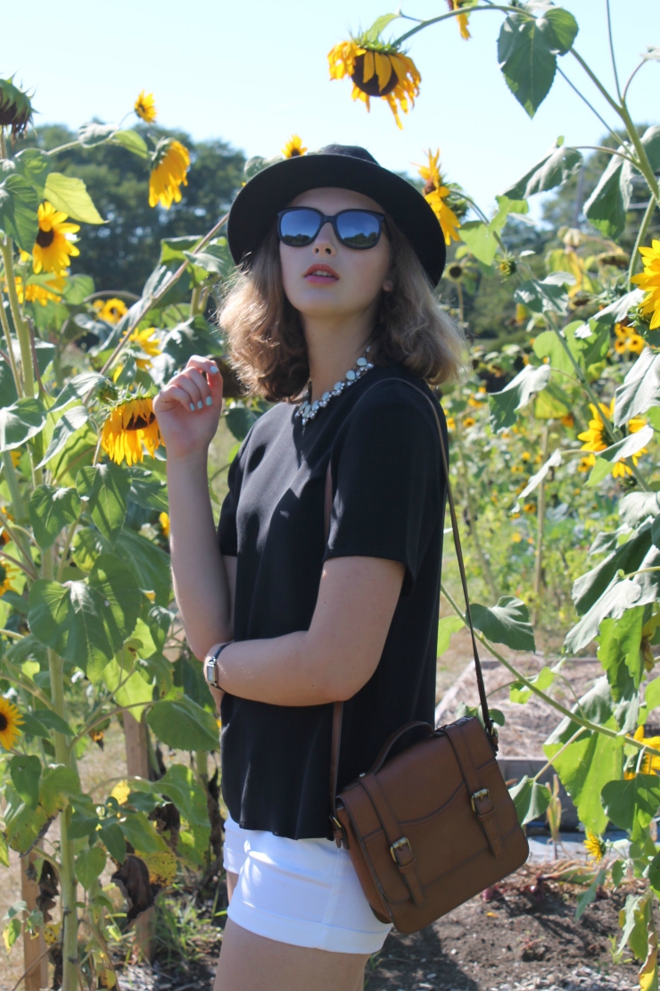 Mint choker statement necklace, loose black tshirt, white shorts and black felt hat outfit
