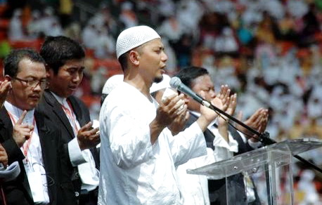 Pendeta Ini Masuk Islam Setelah Ikut Dzikir Bersama Ustadz Arifin Ilham