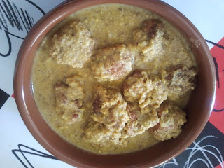 Albóndigas En Salsa De Almendras.