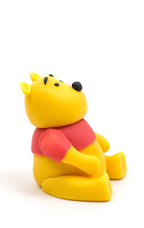 Winnie the Pooh fondant topper side