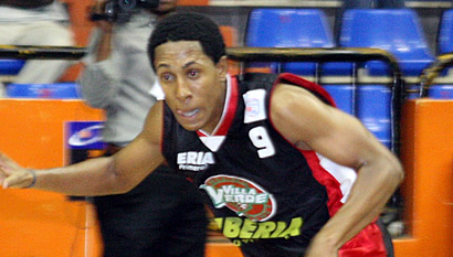 Elías Soliman encesta canasto en los últimos segundo para darle la victoria al Villa Verde 87-86 sobre JPD. 