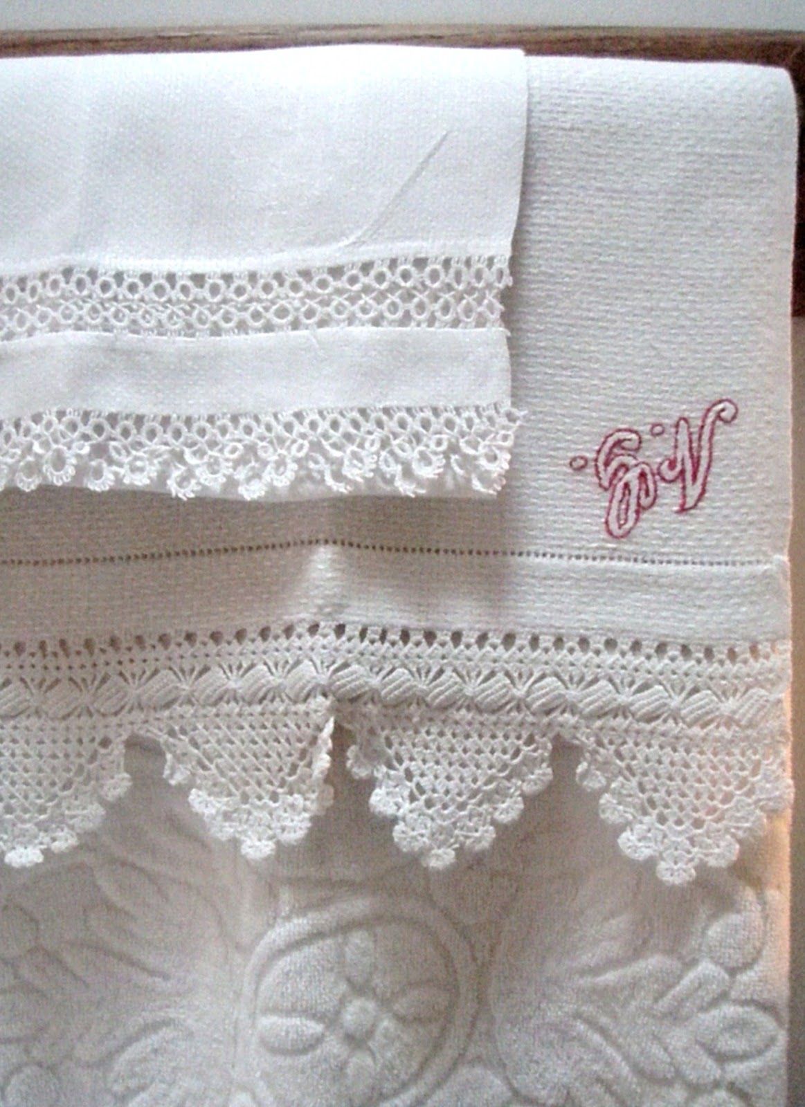 Cabin & Cottage Vintage Linens in the Loo