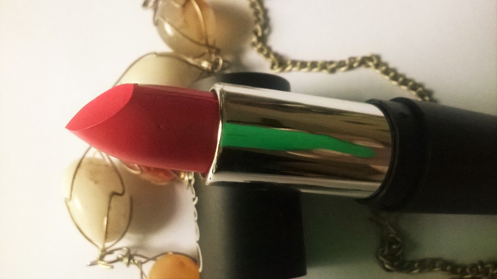 Beauty & Beyond Seduction Las Vegas Lipstick in No18 Review, Swatch