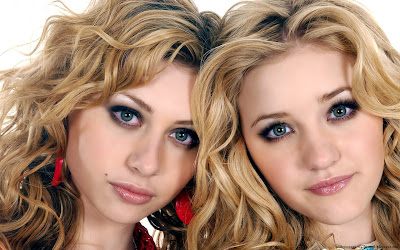 Alyson Michalka And Amanda Michalka - Celebrity Close-Ups Wallpapers