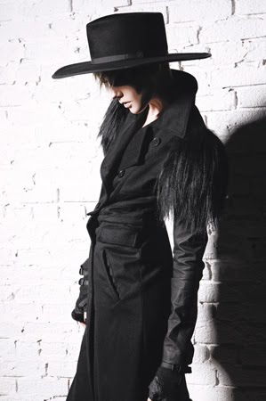 Black Round Hat
