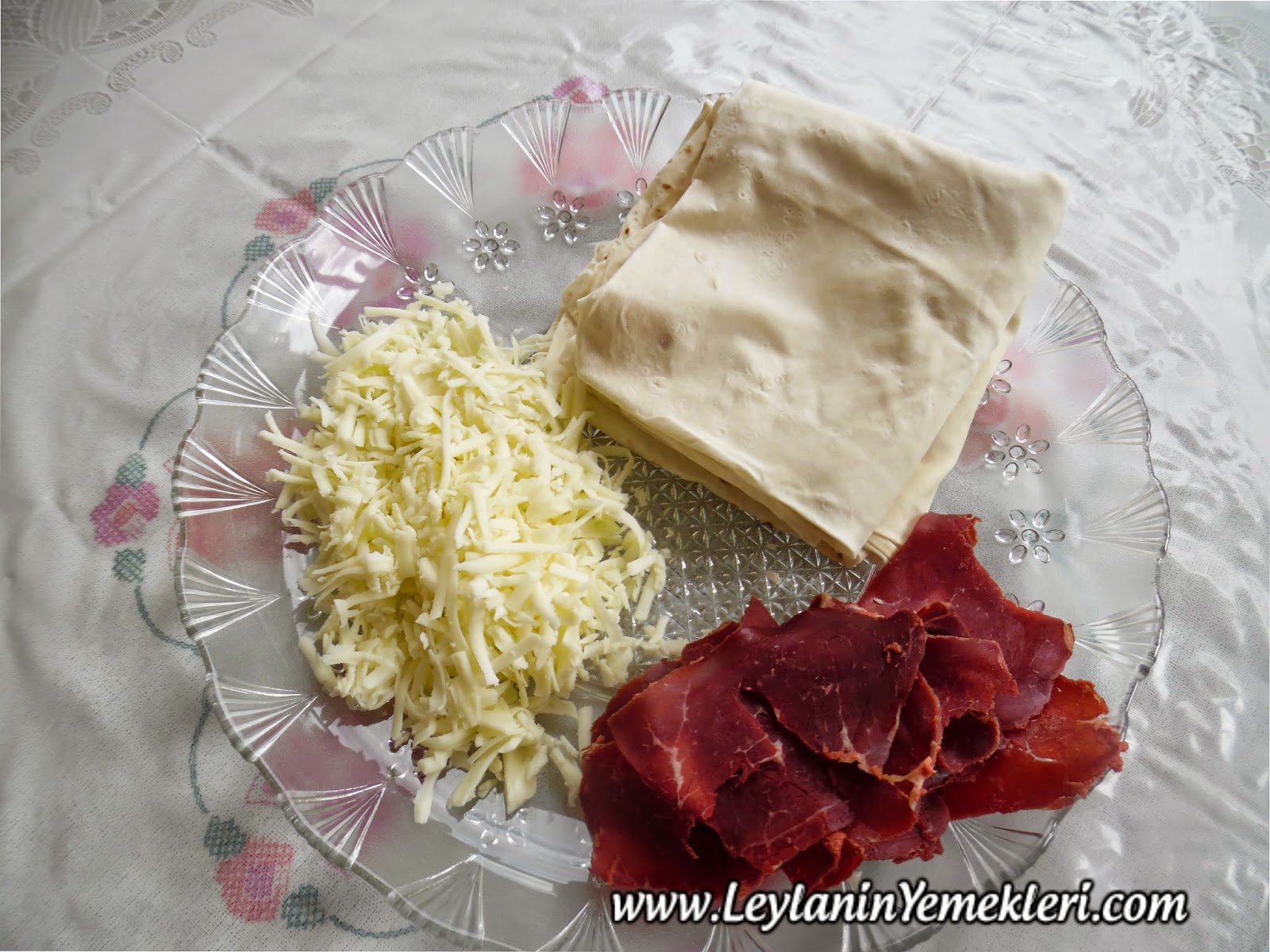 Paçanga Böreği Yapımı Yemek Tarifleri