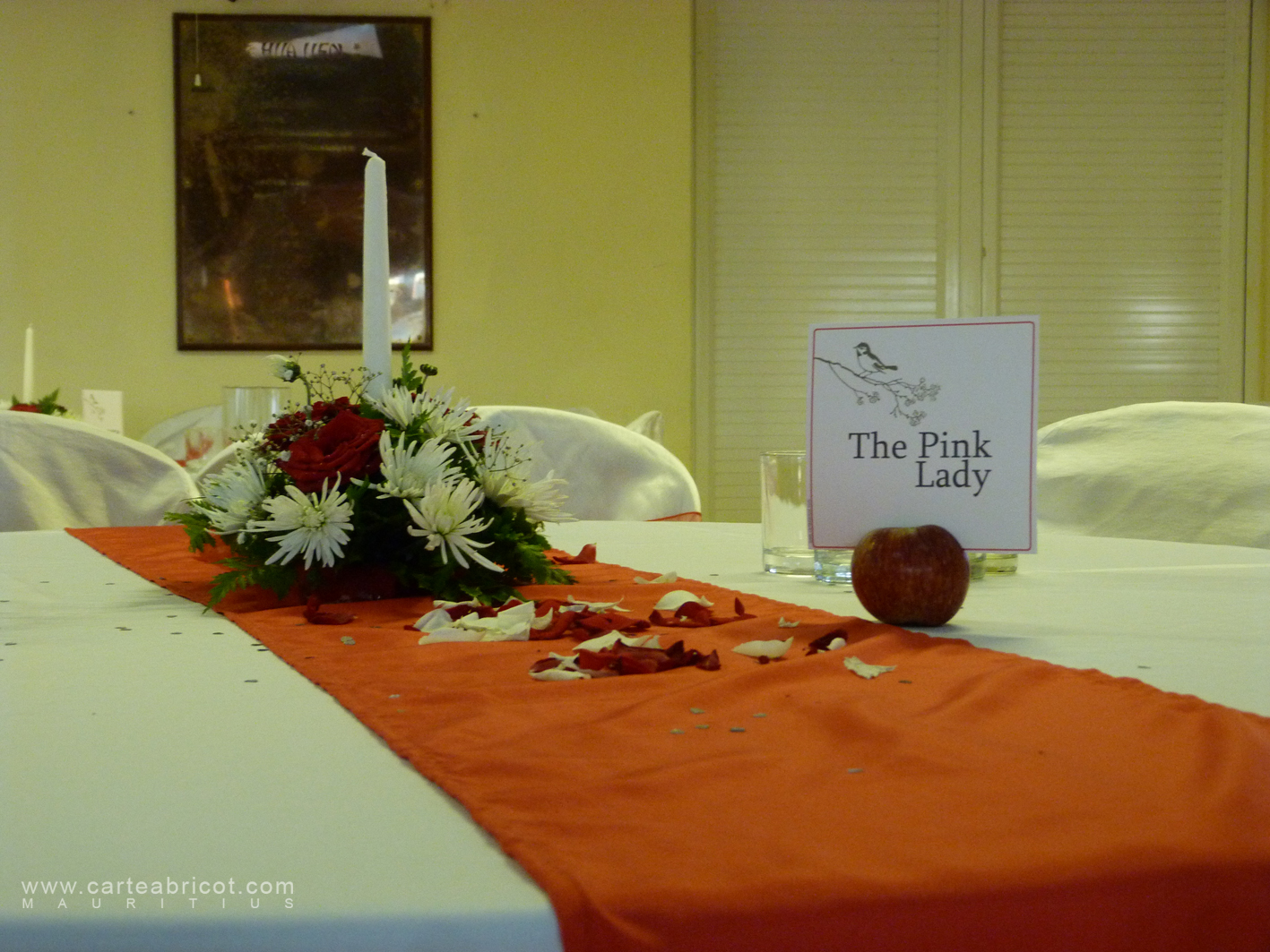 Carte Abricot Wedding Planner à l'Ile Maurice MARIAGE EN ROUGE ET BLANC