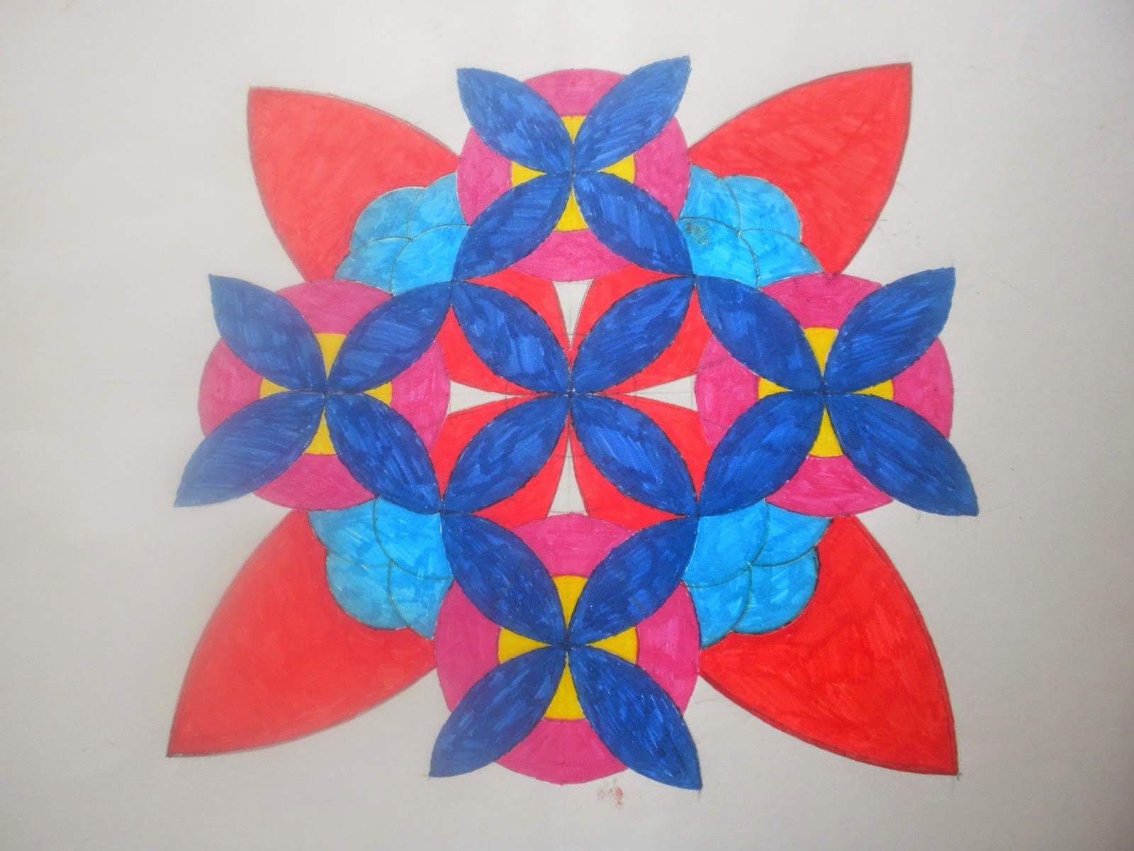 MENGGAMBAR RAGAM HIAS GEOMETRIS