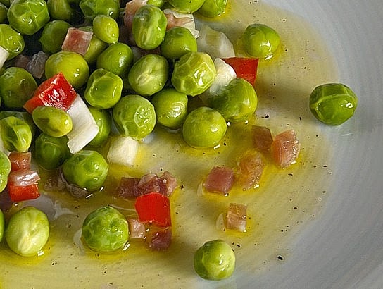 Ensalada Tibia De Guisantes Con Jamón
