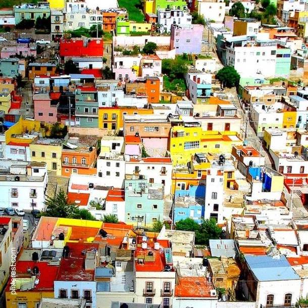 Arquitectura de Casas Casas con fachadas de colores en México.