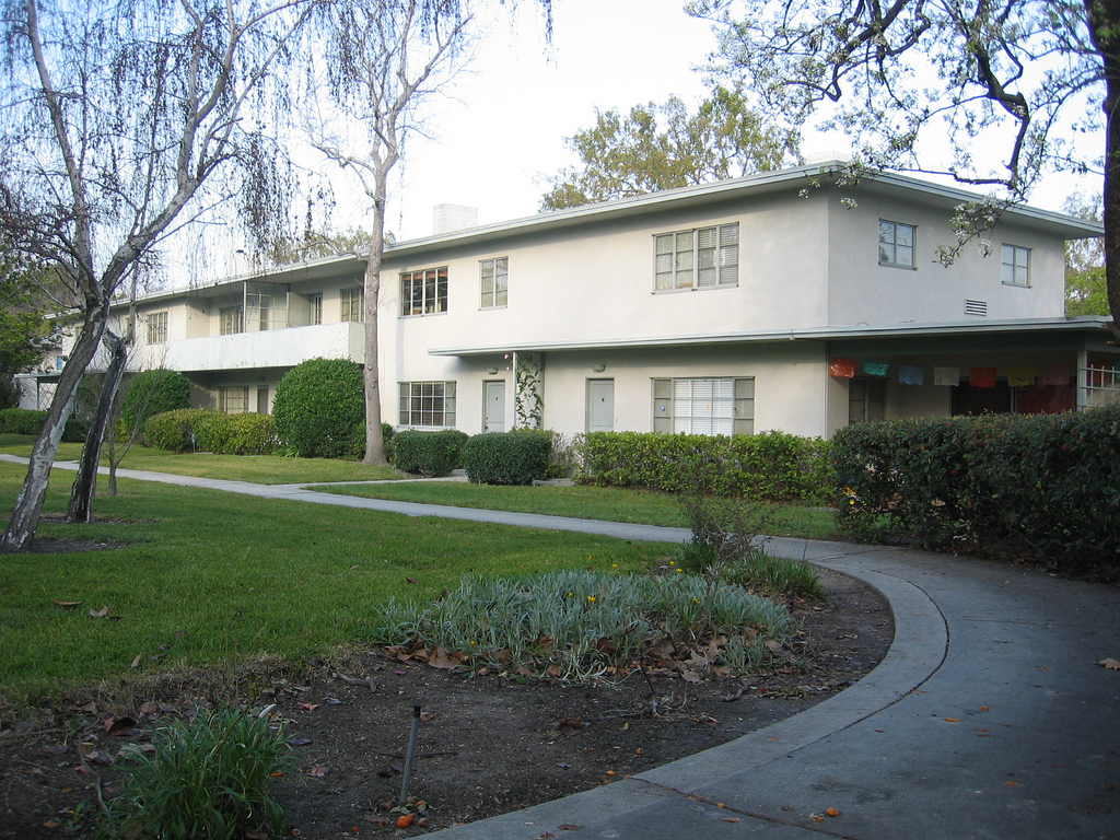 Baldwin Hills Village...and the Village Green The Use of Color at