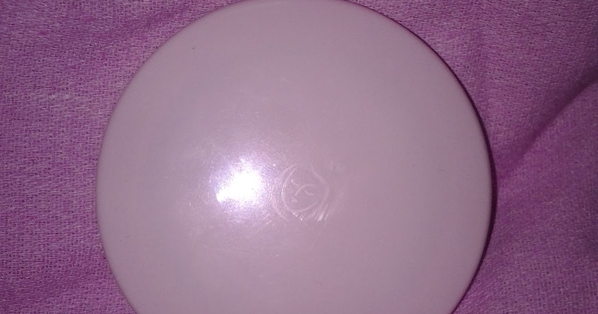 Armie's Tantrums Johnson's face powder in beige