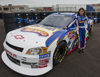 Danica Patrick  on Danica Patrick E Seu Impala Patrocinado Pela Hot Wheels