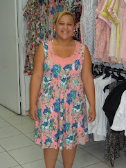 VESTIDO COM RENDA E ESTAMPADO