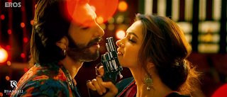 Deepika Kisses Ranveer Screencaps from Upcoming movie Ramleela 