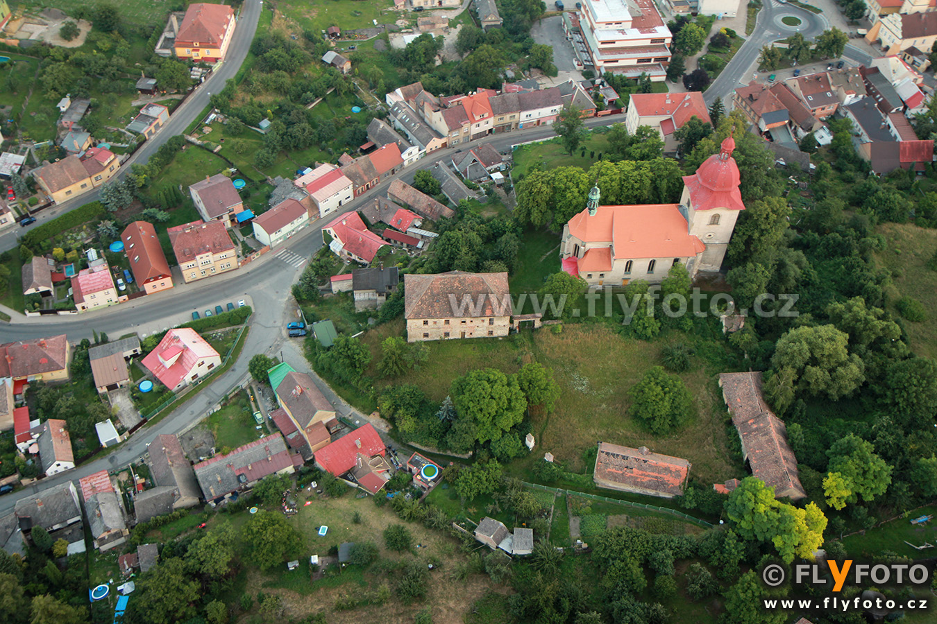 FLyFOTO letecká fotografie a video Dobrovice