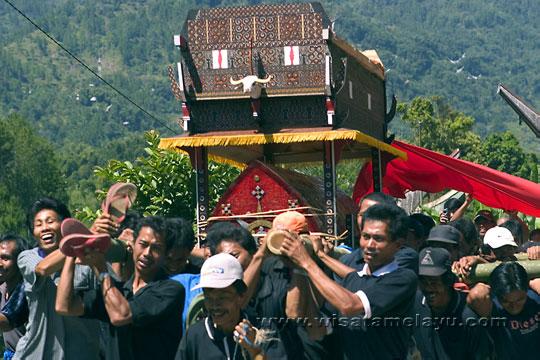 3 Tradisi Upacara Kematian di Indonesia - KAREBA TORAJA