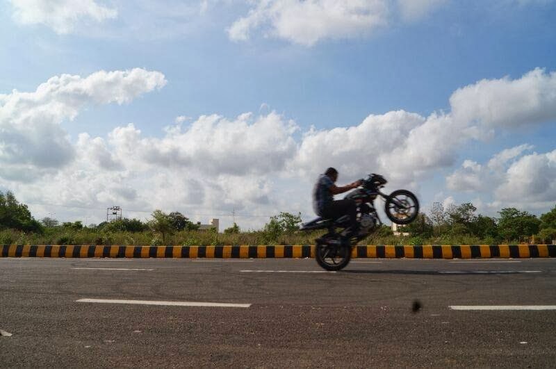 Engine Freak STUNT TUTORIAL How to Pop a Wheelie on A Bike?