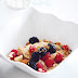 Iaurt cu homemade muesli si fructe de padure