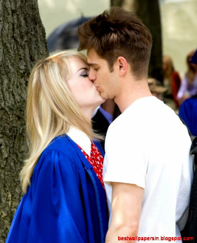Emma Stone and Andrew Garfield Share Passionate Kiss in New Emma Stone and Andrew Garfield Share Passionate Kiss in New