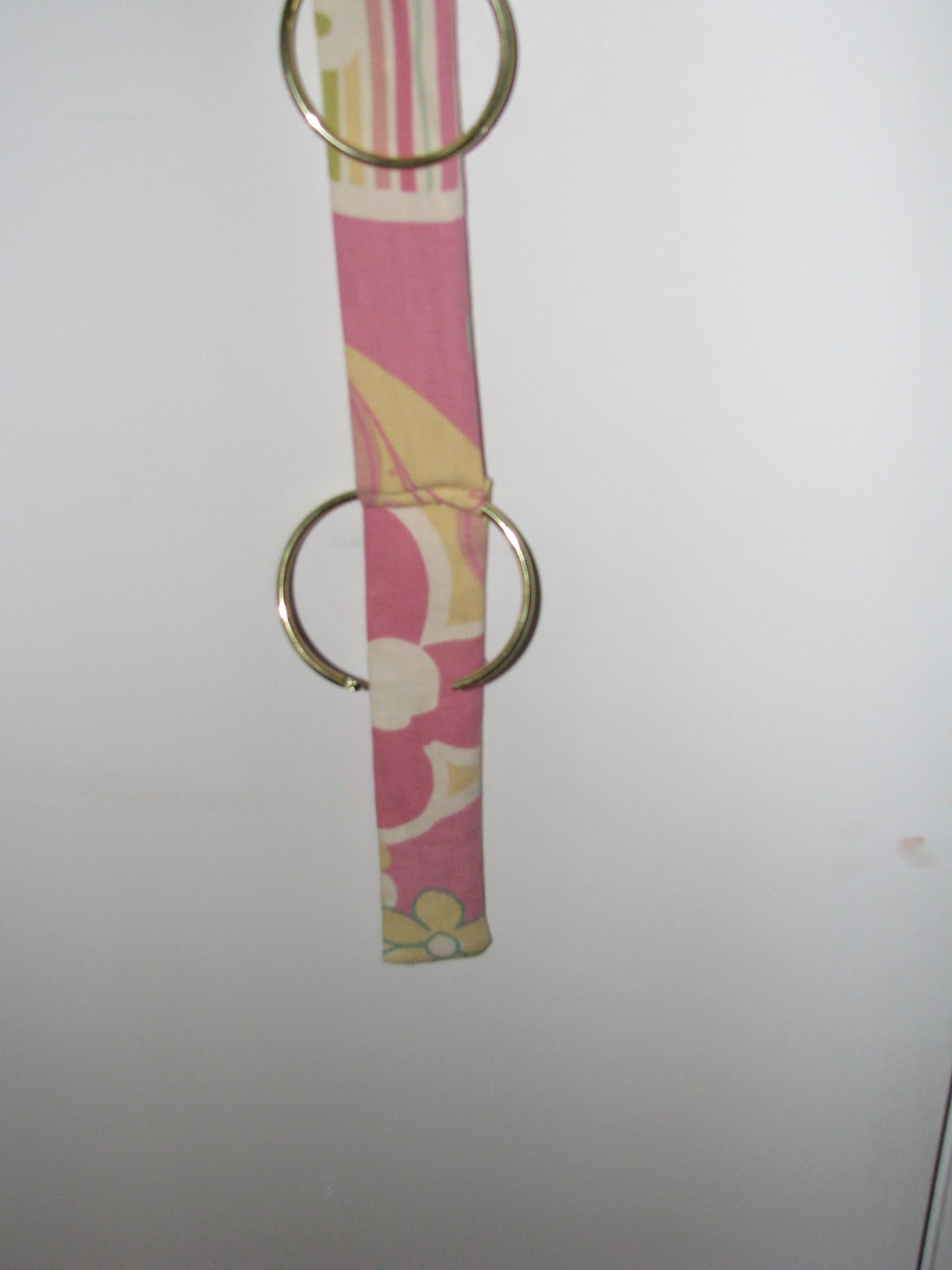 Aprons and Apples Tutorial Tuesday DIY customizable purse hanger