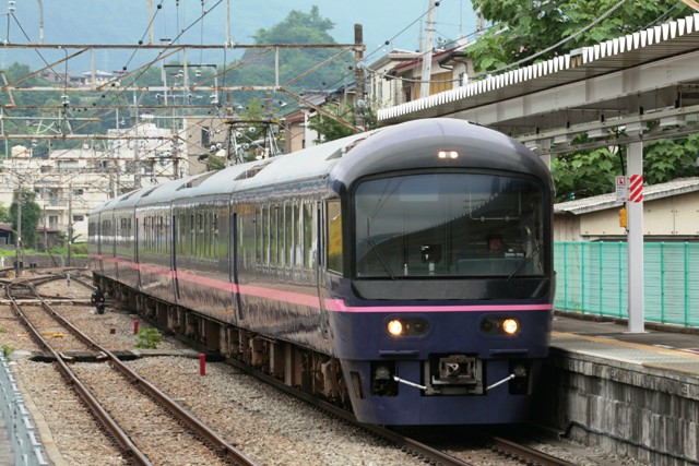 Tokyo Railway Labyrinth: The Ozashiki 485 "Hana", Flower of Train