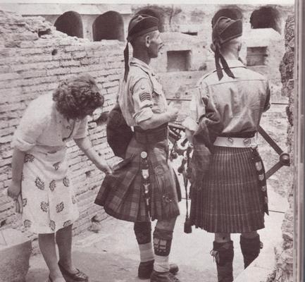 http://1.bp.blogspot.com/-eUuv8gNWTaI/T154Pz0hT-I/AAAAAAAAGRE/iGz4nWJfNYI/s640/scottishkilts.jpeg