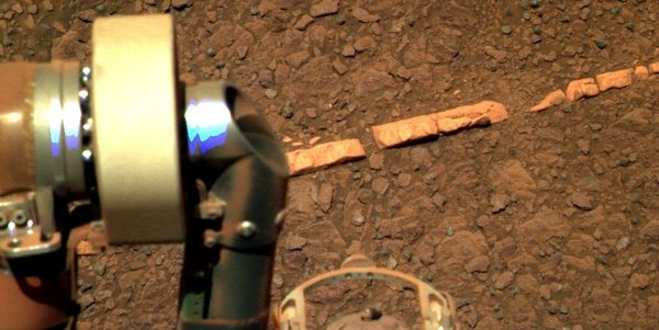 NASA muestra imágenes de lo que fué una antigua calzada en Marte Calzada+en+marte