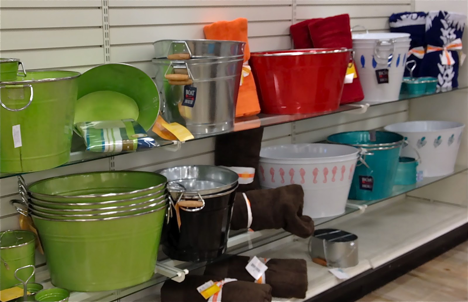 Galvanized Metal Tubs, Buckets, & Pails as Planters Driven by Decor