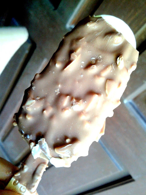 Delicious Selecta Magnum with Almonds Opened