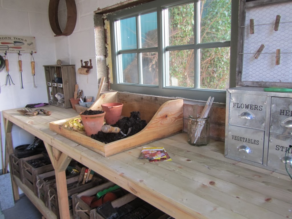 An English Homestead Wooden Potting Tray