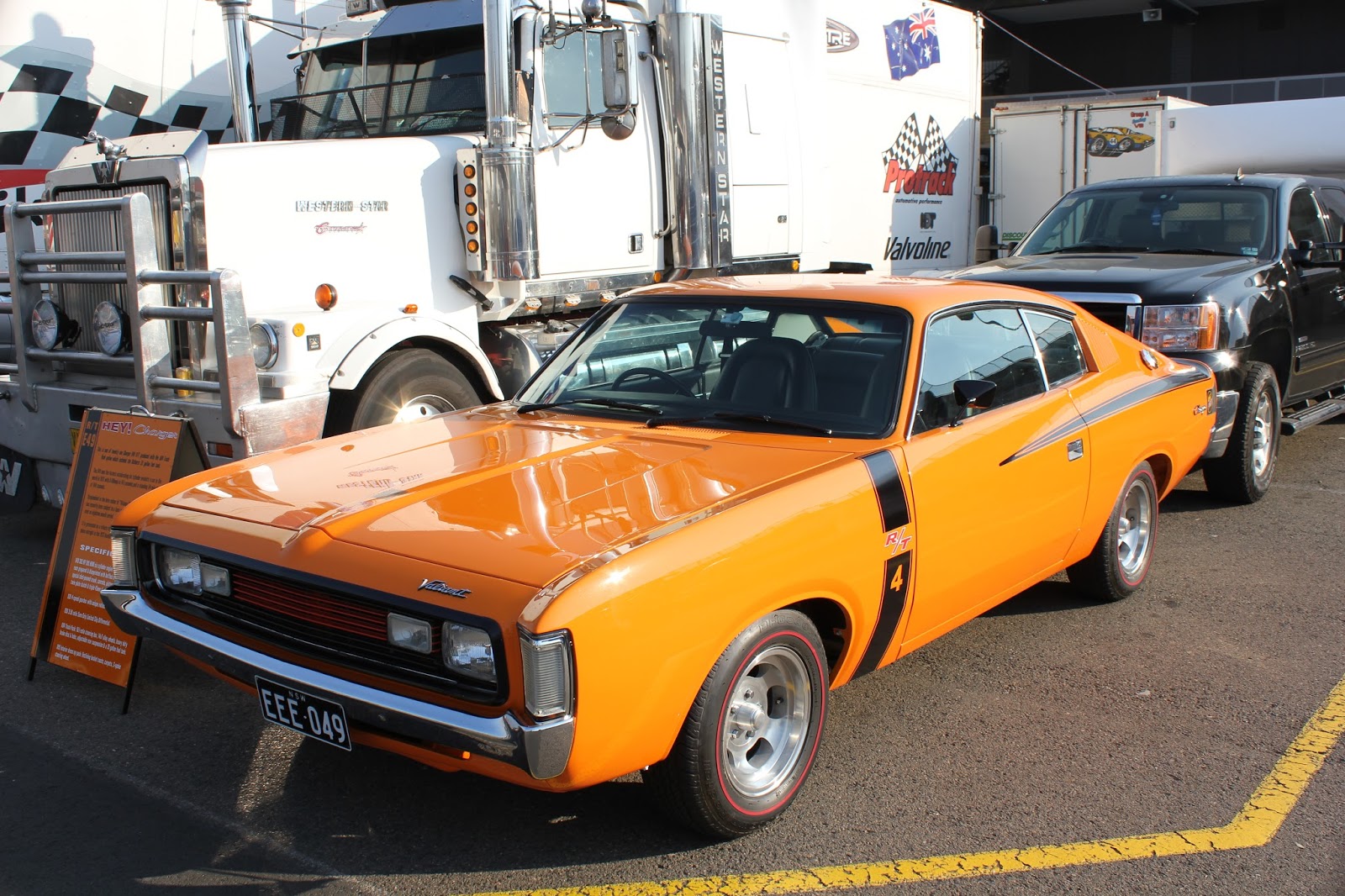 Aussie Old Parked Cars: 1972 Chrysler VH Valiant Charger R/T E49