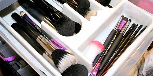 TotalBeauty: 6 divertidas ideas para organizar tus brochas de maquillaje