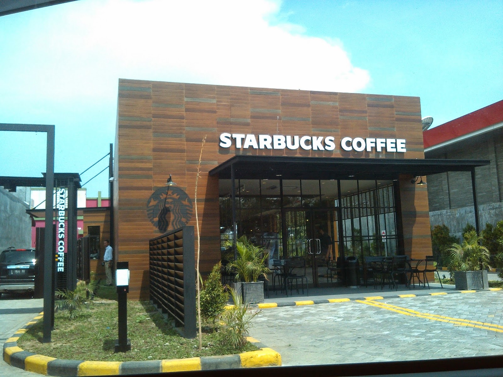 Traveltainment Pengalaman Baru di Starbucks Rest Area Gempol KM 26