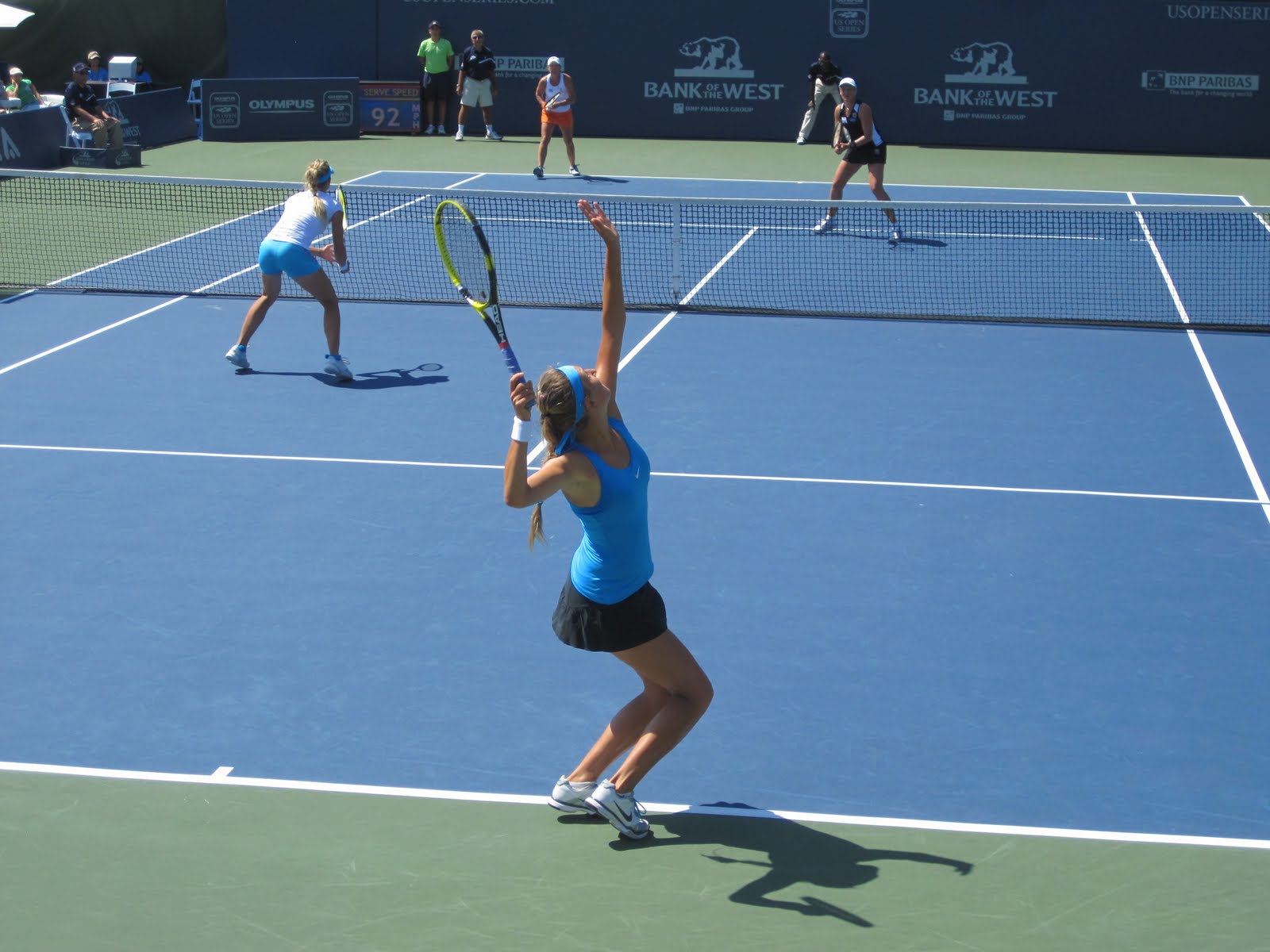 Sunday Tennis: Grunting, Ground Strokes & Serena in Green - Savvy Spice