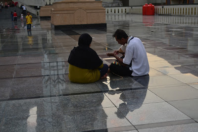 Senyum ayah dan anak bahagia