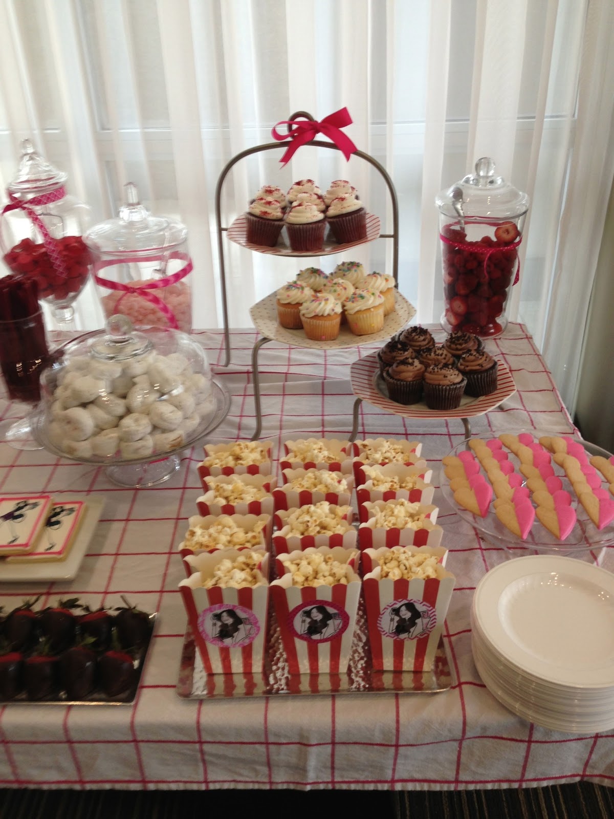 Little Bits & Blogs: BRIDAL SHOWER SWEET TABLE