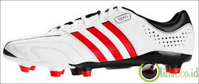10 Sepatu Sepakbola Terbaik 2013 yang Digunakan Pemain Dunia [tercacau.blogspot.com]