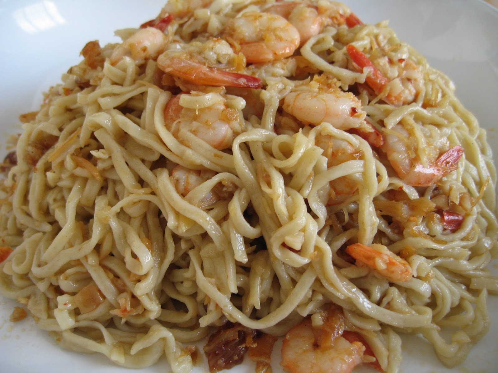 Sumptuous Flavours Egg Noodles with Shrimps & X.O. Sauce （XO 酱蛋面）