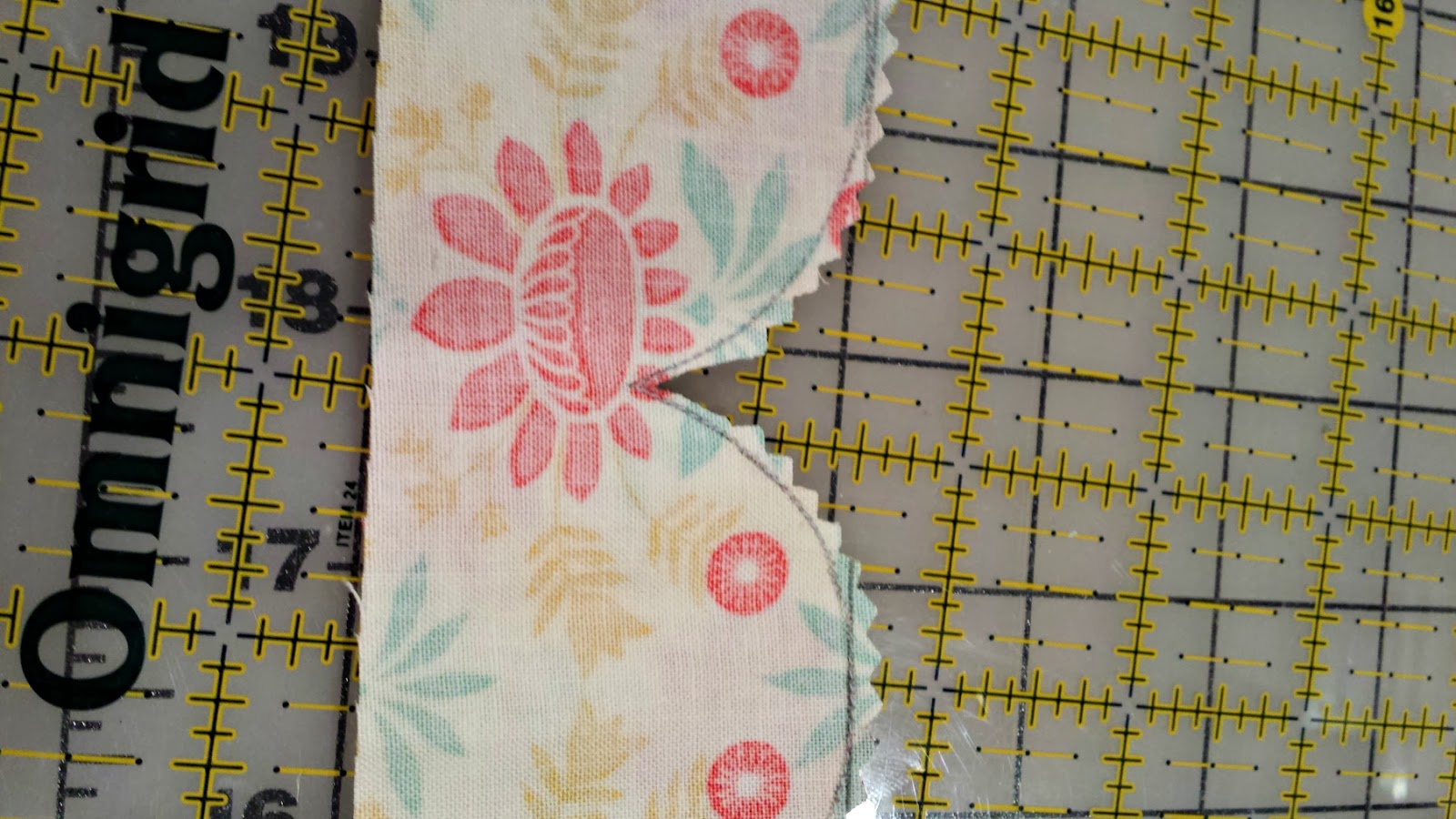 Ameroonie Designs Scalloped border Doll Quilt