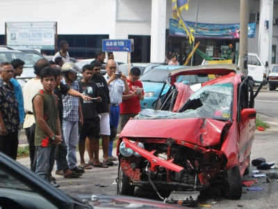 perodua kenari merah