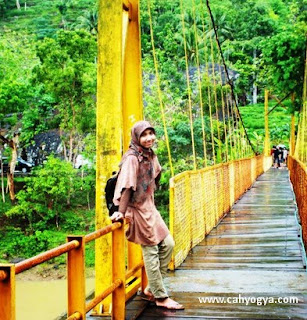Indahnya Pemandangan Jembatan Kuning Selopamioro, cah yogya,