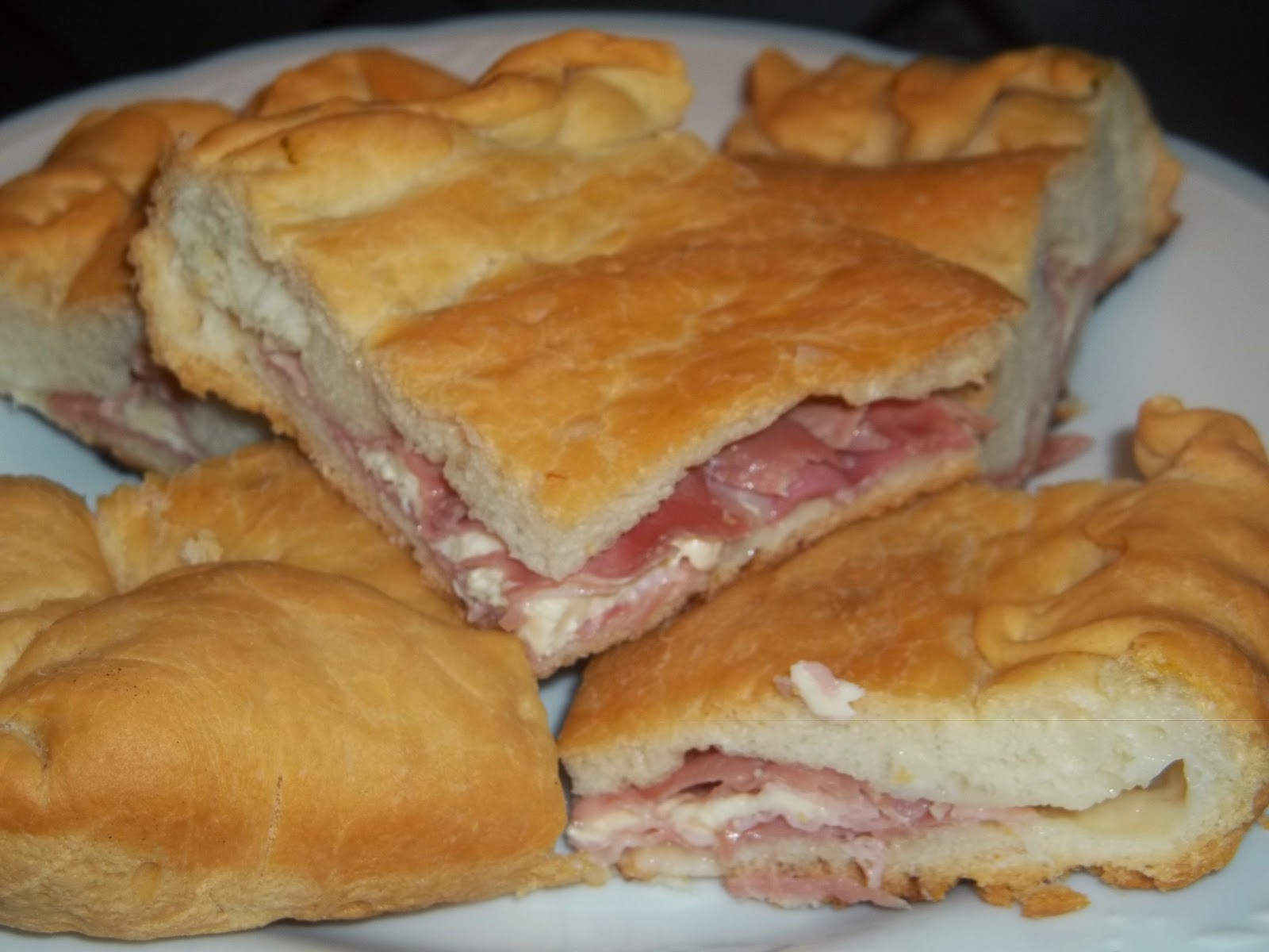 Provare Per Gustare... .. FOCACCIA CON IL BIMBY RIPIENA AL PROSCIUTTO COTTO E STRACCHINO ..