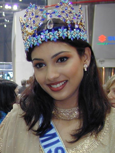Former Miss World Yukta Mookhey Files FIR Against Husband 