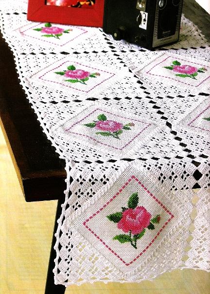 http://1.bp.blogspot.com/-erLAw3LWAo8/Tvuy-oJfeiI/AAAAAAAAW6k/XvNWpZblFeQ/s1600/Centro+de+Mesa+c+Squares+Croche+e+PC+.JPG
