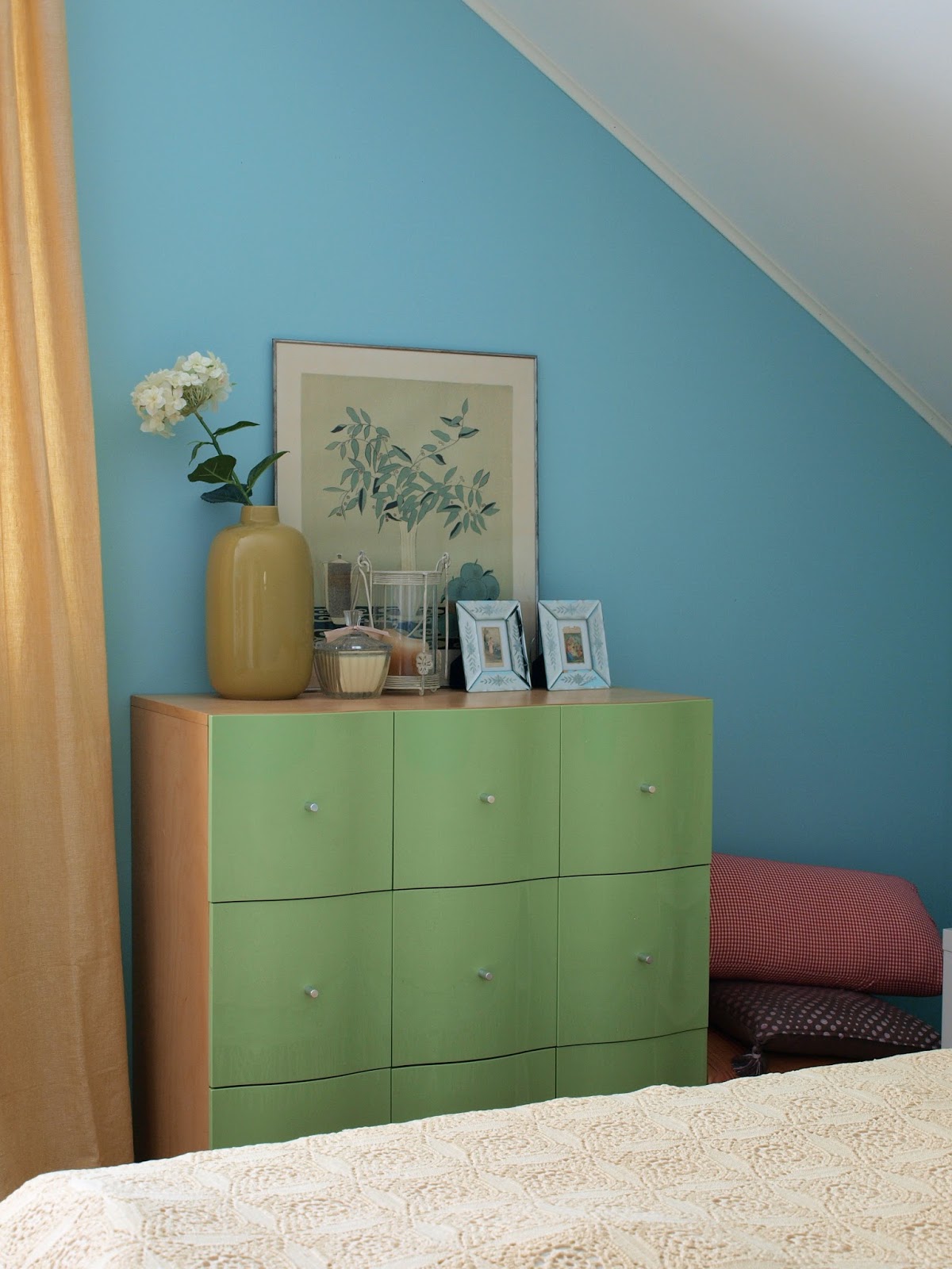 Red Lips Pink Apron Tiffany Blue Bedroom