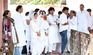 Funeral of Sonu Nigam's mother 
