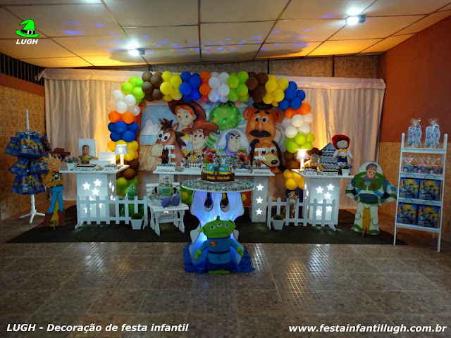 Toy Story - decoração provençal luxo Mesa decorada com o tema Toy Story - Festa de aniversário infantil de meninos - Provençal luxo