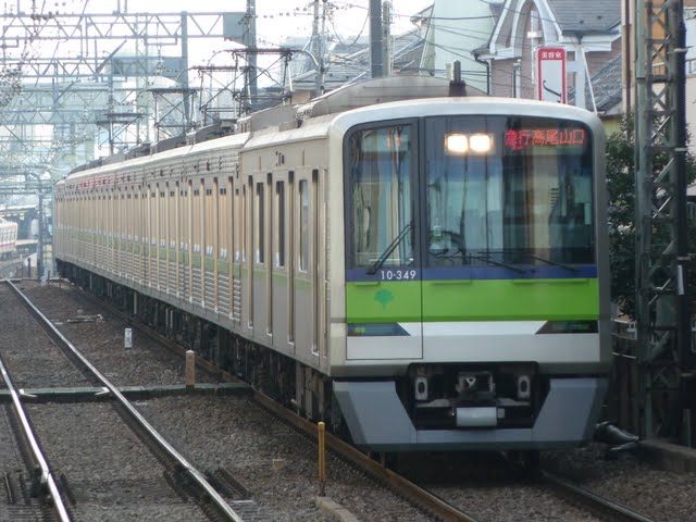 京王電鉄　急行　高尾山口行き5　10-300形(土日2本運行)