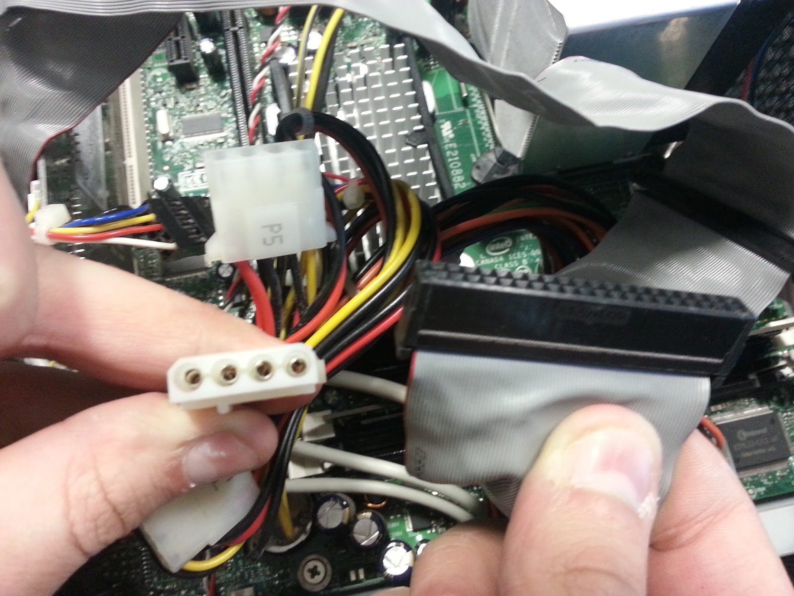 Bit by Bit Computer How to connect CDDVD drive to your computer?